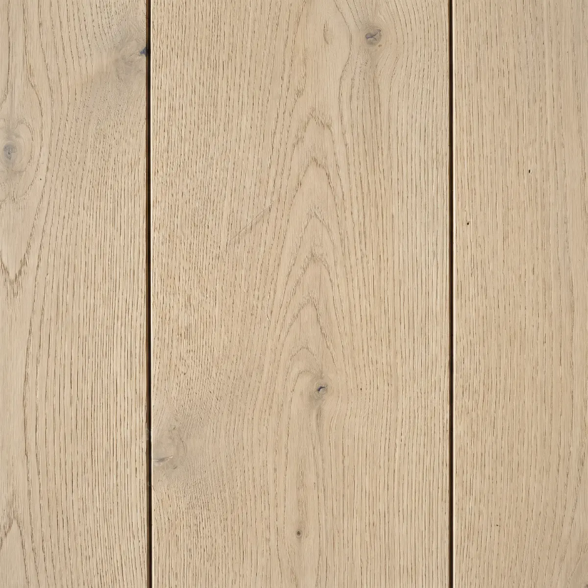 White-oiled oak, close: open grain and a soft matt surface.